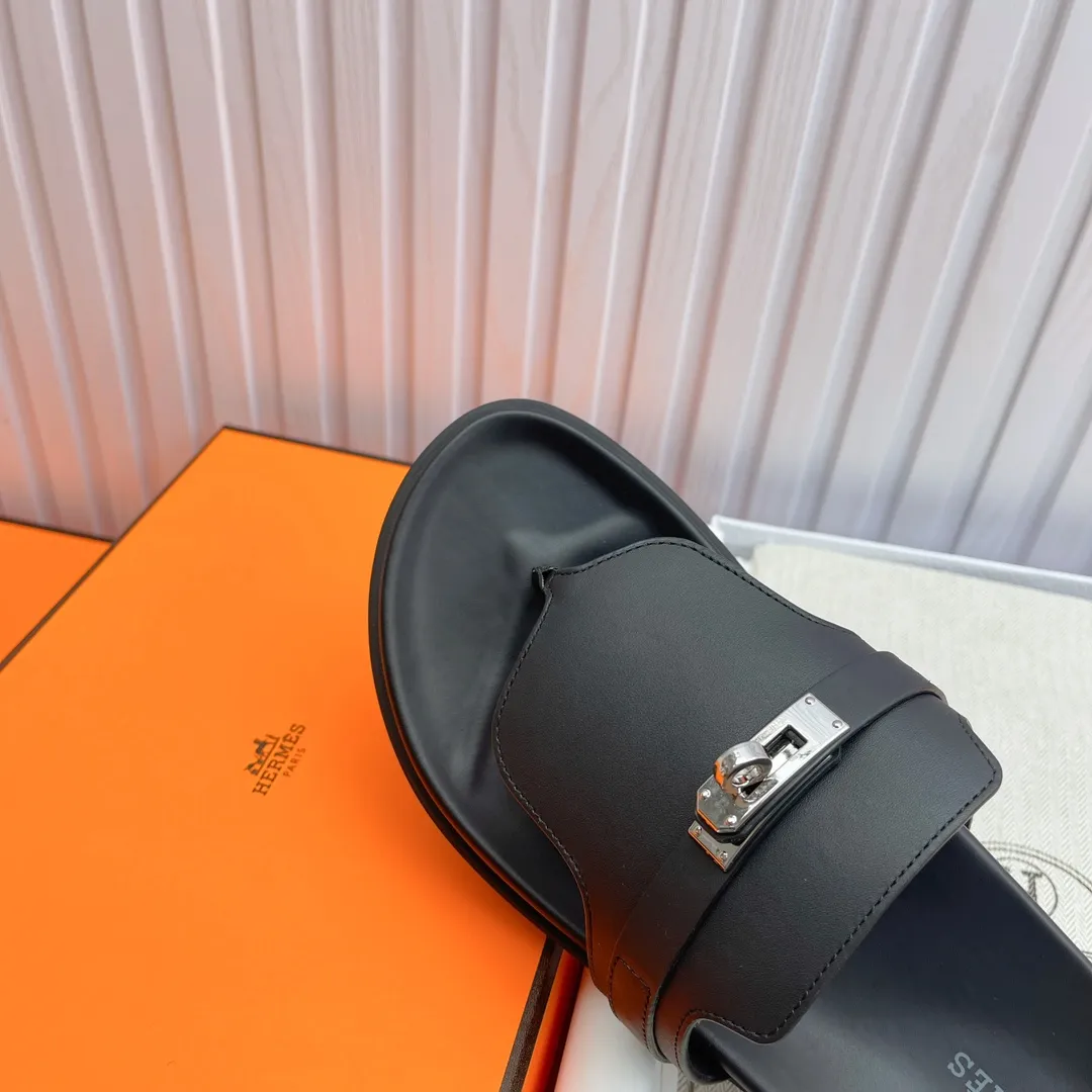 👟👟Ex-factory price 480👟👟 High version of Hermes 🐎The extremely popular couple's second uncle slippers/the latest snake print sandals and slippers, paired with various colorful socks, so trendy!  ———————— Upper: imported cowhide/Lining: imported cowhide Outsole: Tpu non-slip and wear-resistant outsole Female 36-46.
